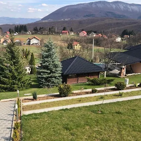 Elma Villa *
